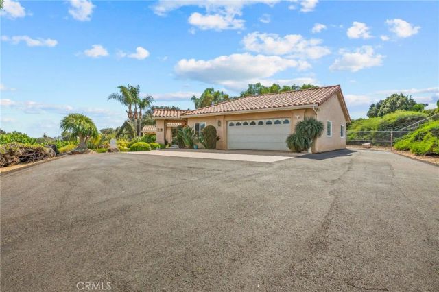 349 Puerta De Lomas, Fallbrook, CA 92028