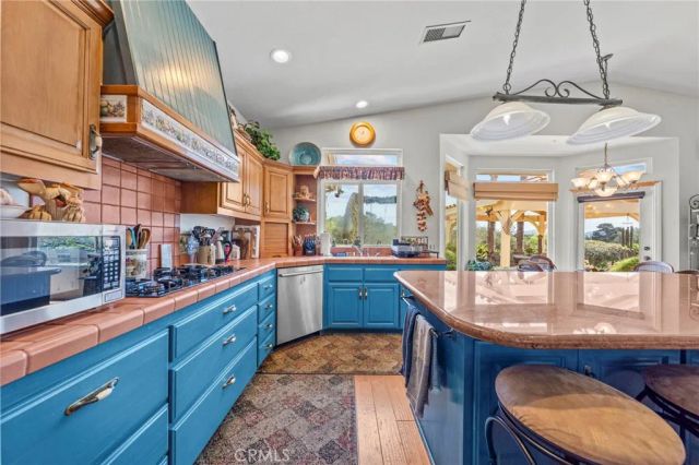 349 Puerta De Lomas, Fallbrook, CA 92028