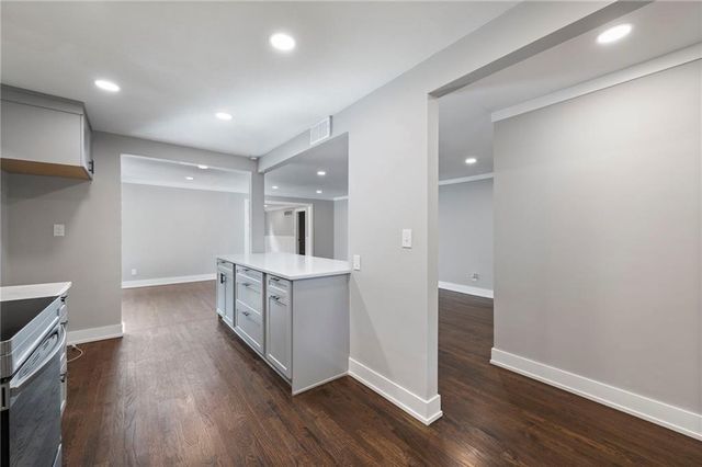 7529 Mohawk Drive, Prairie Village, KS 66208