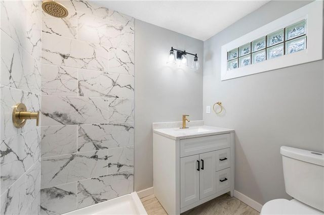 7529 Mohawk Drive, Prairie Village, KS 66208