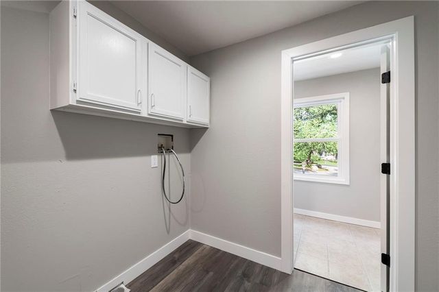 7529 Mohawk Drive, Prairie Village, KS 66208