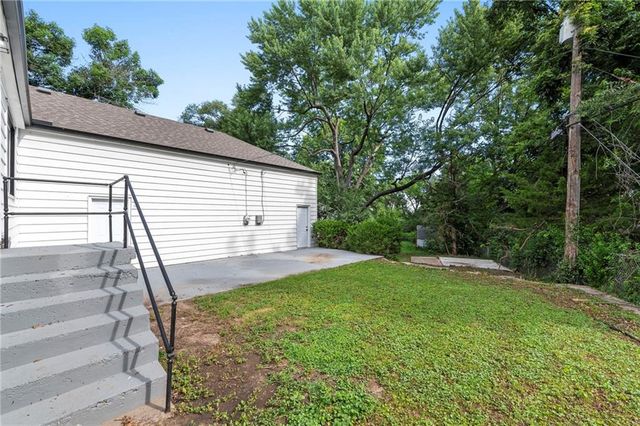 7529 Mohawk Drive, Prairie Village, KS 66208