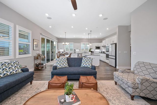 1176 Wadsworth Cir, Roseville, CA 95747