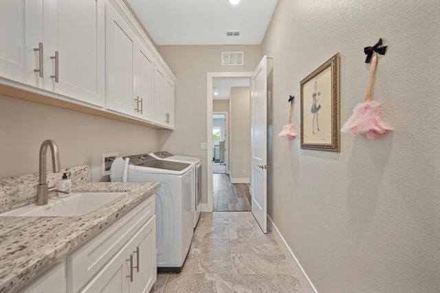 1176 Wadsworth Cir, Roseville, CA 95747