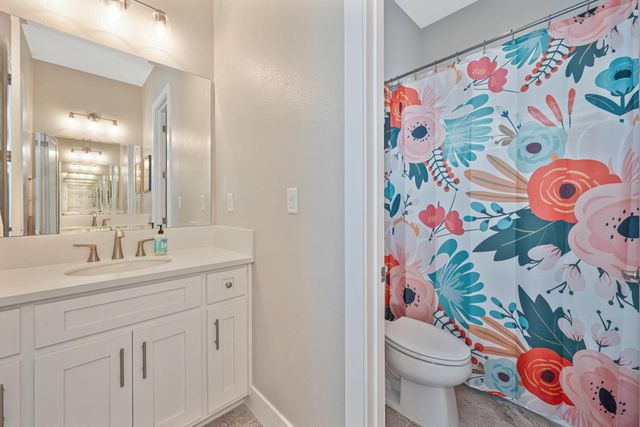 1176 Wadsworth Cir, Roseville, CA 95747
