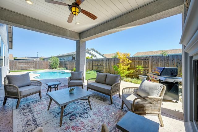 1176 Wadsworth Cir, Roseville, CA 95747