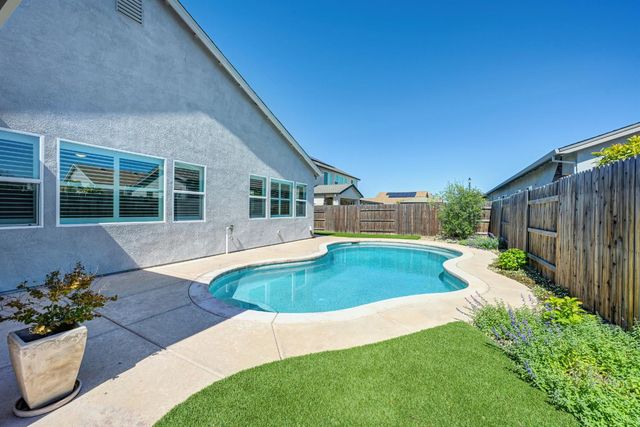 1176 Wadsworth Cir, Roseville, CA 95747