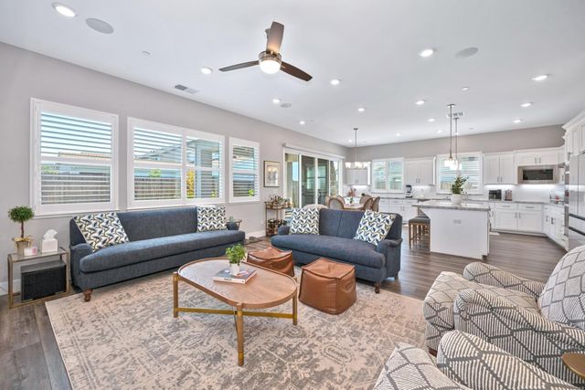 1176 Wadsworth Cir, Roseville, CA 95747