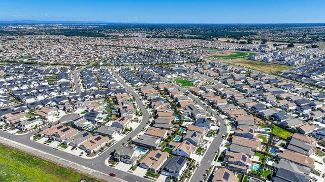 1176 Wadsworth Cir, Roseville, CA 95747