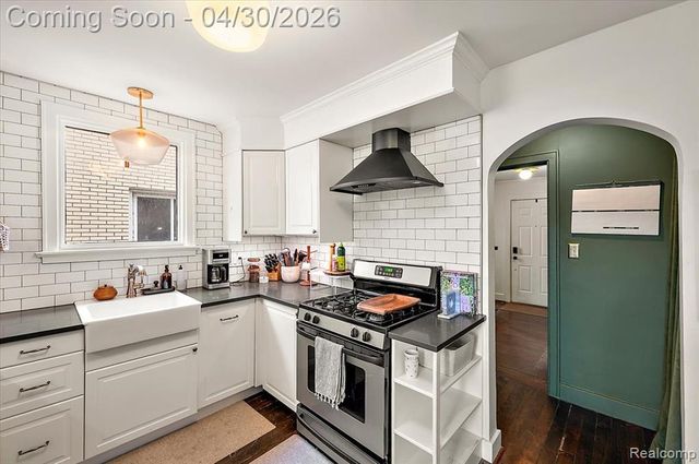 463 Lakewood Street, Detroit, MI 48215