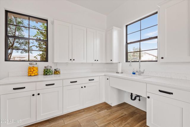 7002 S PORTLAND Avenue, Gilbert, AZ 85298