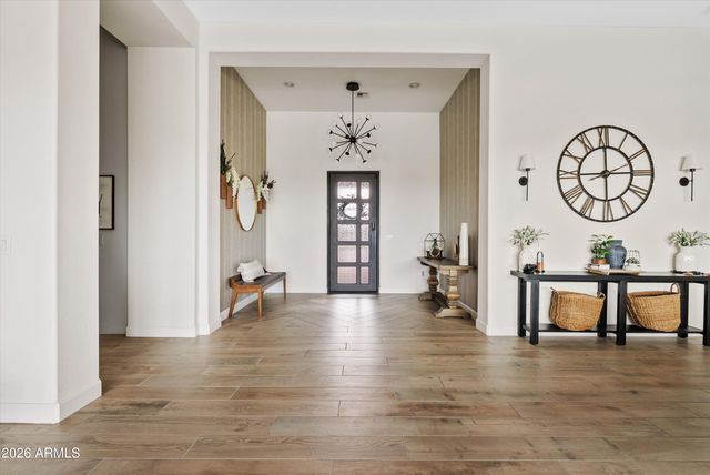 7002 S PORTLAND Avenue, Gilbert, AZ 85298