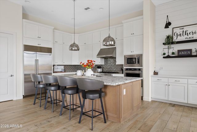 7002 S PORTLAND Avenue, Gilbert, AZ 85298