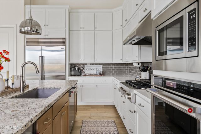 7002 S PORTLAND Avenue, Gilbert, AZ 85298