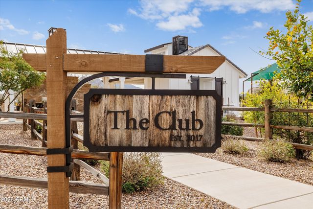 7002 S PORTLAND Avenue, Gilbert, AZ 85298