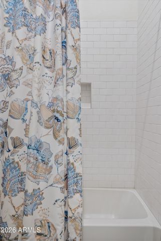 7002 S PORTLAND Avenue, Gilbert, AZ 85298