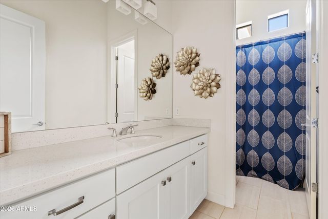 7002 S PORTLAND Avenue, Gilbert, AZ 85298