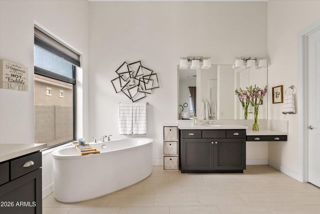 7002 S PORTLAND Avenue, Gilbert, AZ 85298