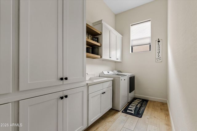 7002 S PORTLAND Avenue, Gilbert, AZ 85298