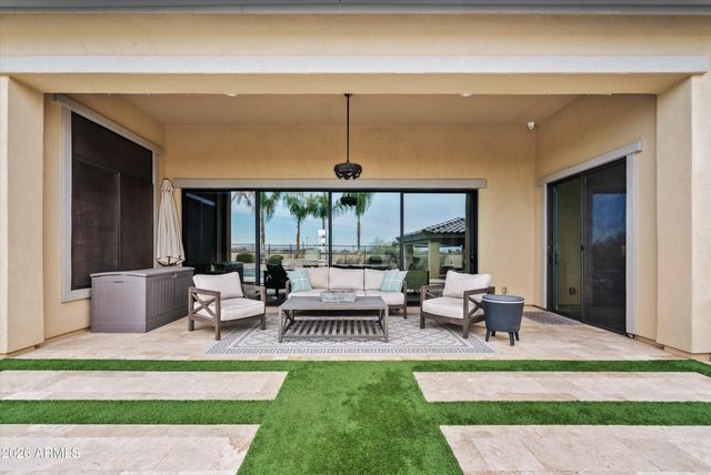 7002 S PORTLAND Avenue, Gilbert, AZ 85298