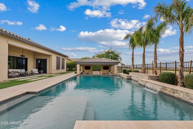 7002 S PORTLAND Avenue, Gilbert, AZ 85298