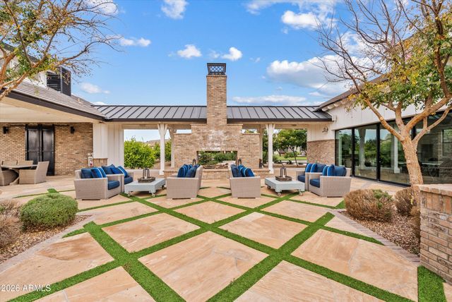 7002 S PORTLAND Avenue, Gilbert, AZ 85298