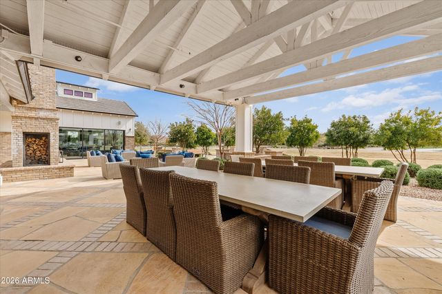 7002 S PORTLAND Avenue, Gilbert, AZ 85298