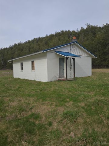 1922 St Rt 136, Manchester, OH 45144