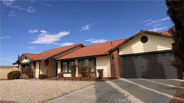 13677 Ivanpah, Apple Valley, CA 92308