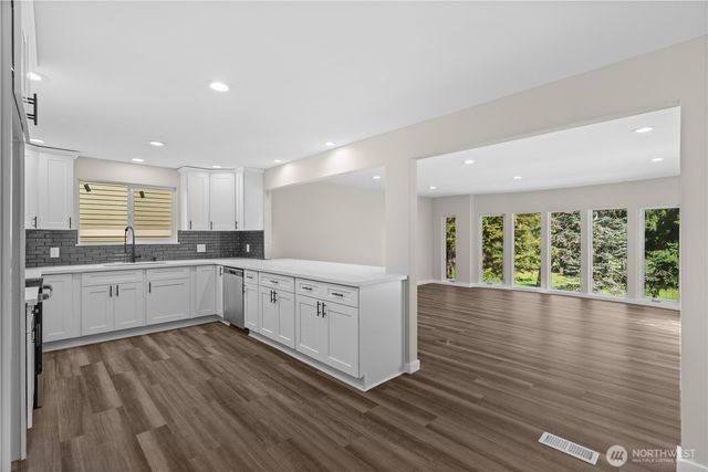 3909 Northshore Boulevard NE, Tacoma, WA 98422