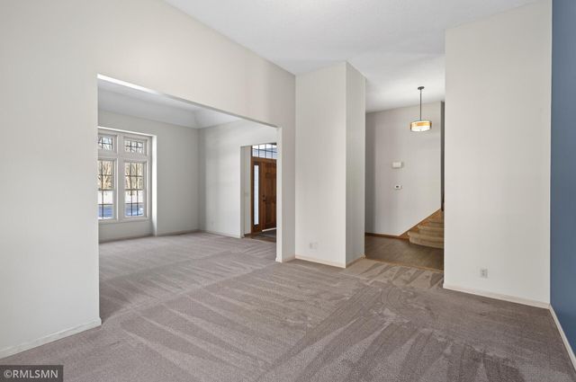 10005 Antrim Court, Woodbury, MN 55129