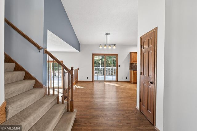 10005 Antrim Court, Woodbury, MN 55129