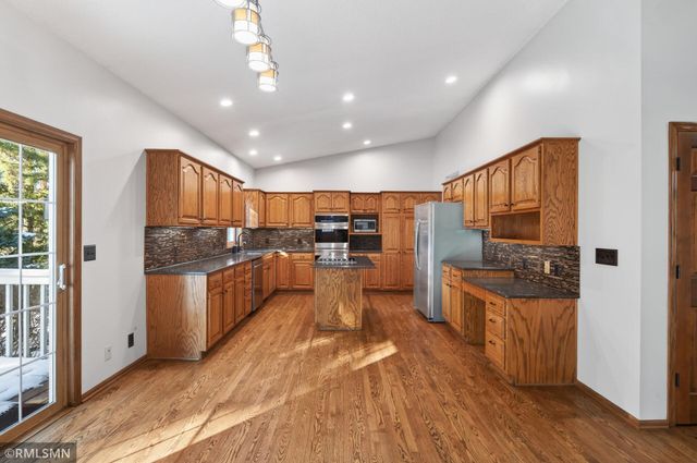 10005 Antrim Court, Woodbury, MN 55129