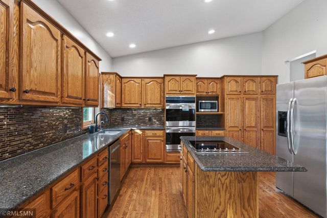 10005 Antrim Court, Woodbury, MN 55129