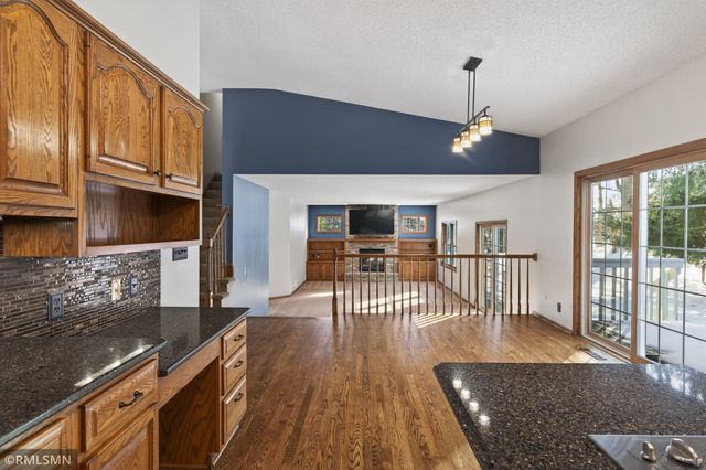 10005 Antrim Court, Woodbury, MN 55129