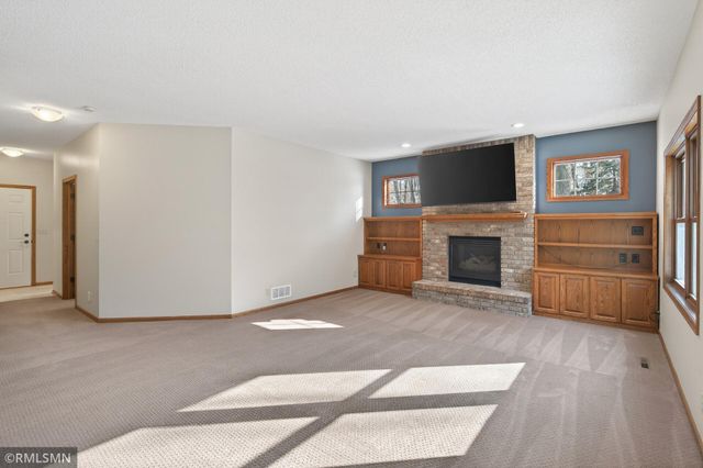 10005 Antrim Court, Woodbury, MN 55129