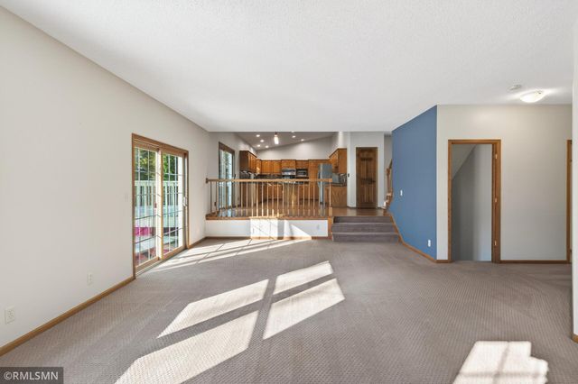 10005 Antrim Court, Woodbury, MN 55129