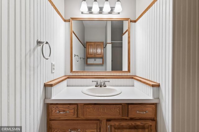 10005 Antrim Court, Woodbury, MN 55129