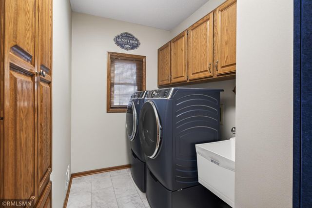 10005 Antrim Court, Woodbury, MN 55129