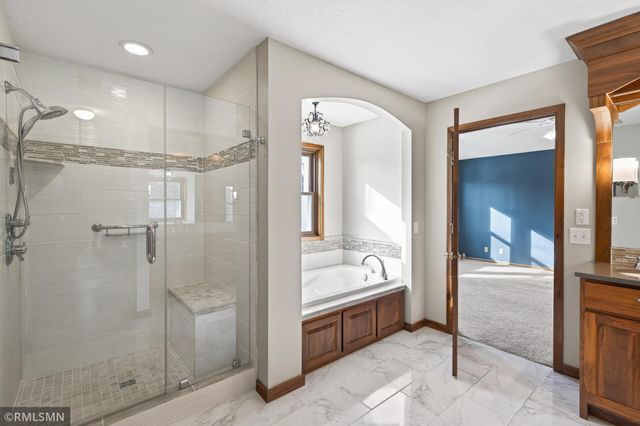 10005 Antrim Court, Woodbury, MN 55129