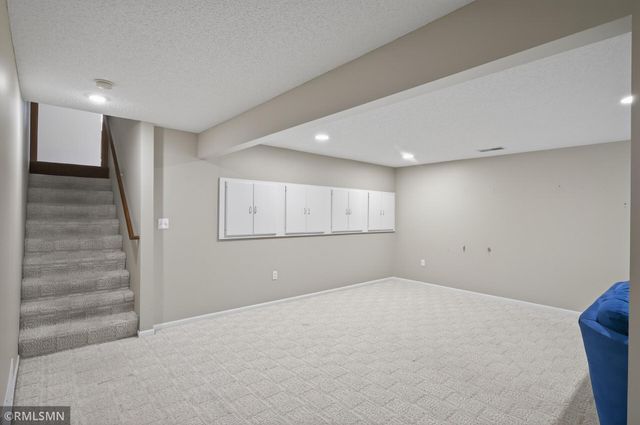 10005 Antrim Court, Woodbury, MN 55129