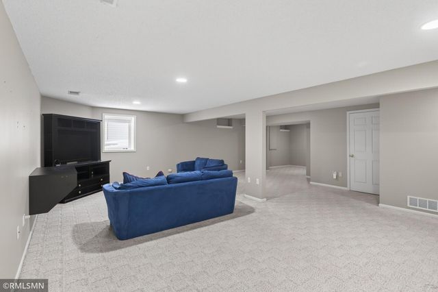 10005 Antrim Court, Woodbury, MN 55129