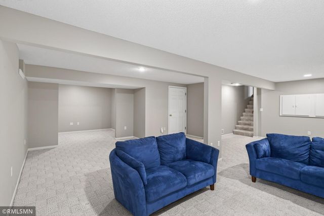 10005 Antrim Court, Woodbury, MN 55129