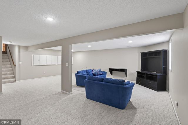 10005 Antrim Court, Woodbury, MN 55129