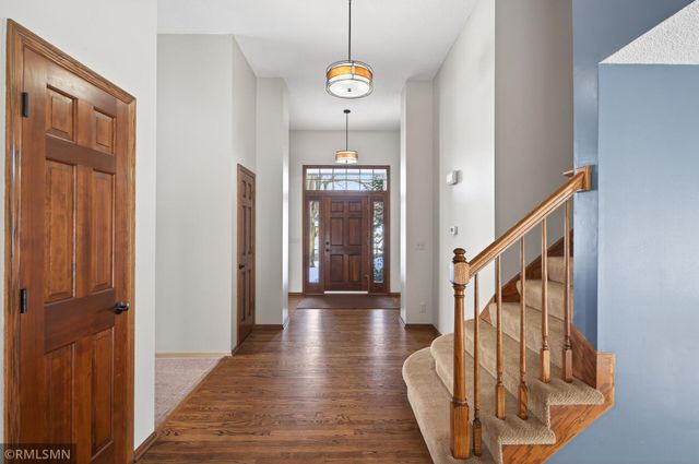 10005 Antrim Court, Woodbury, MN 55129