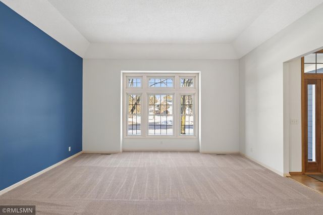 10005 Antrim Court, Woodbury, MN 55129