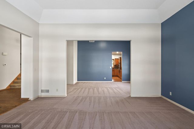 10005 Antrim Court, Woodbury, MN 55129