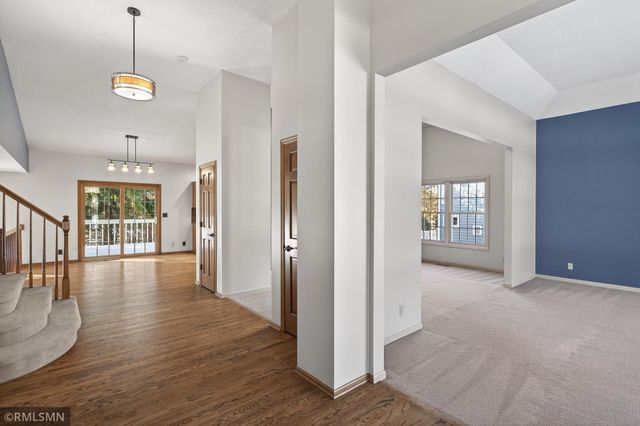 10005 Antrim Court, Woodbury, MN 55129