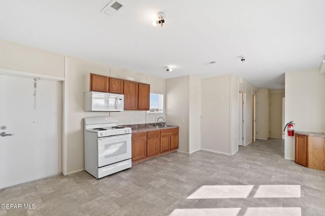 341 PLAZA BONITA Way, Clint, TX 79836