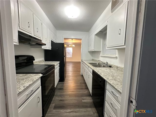 882 Buerger Lane, Seguin, TX 78155